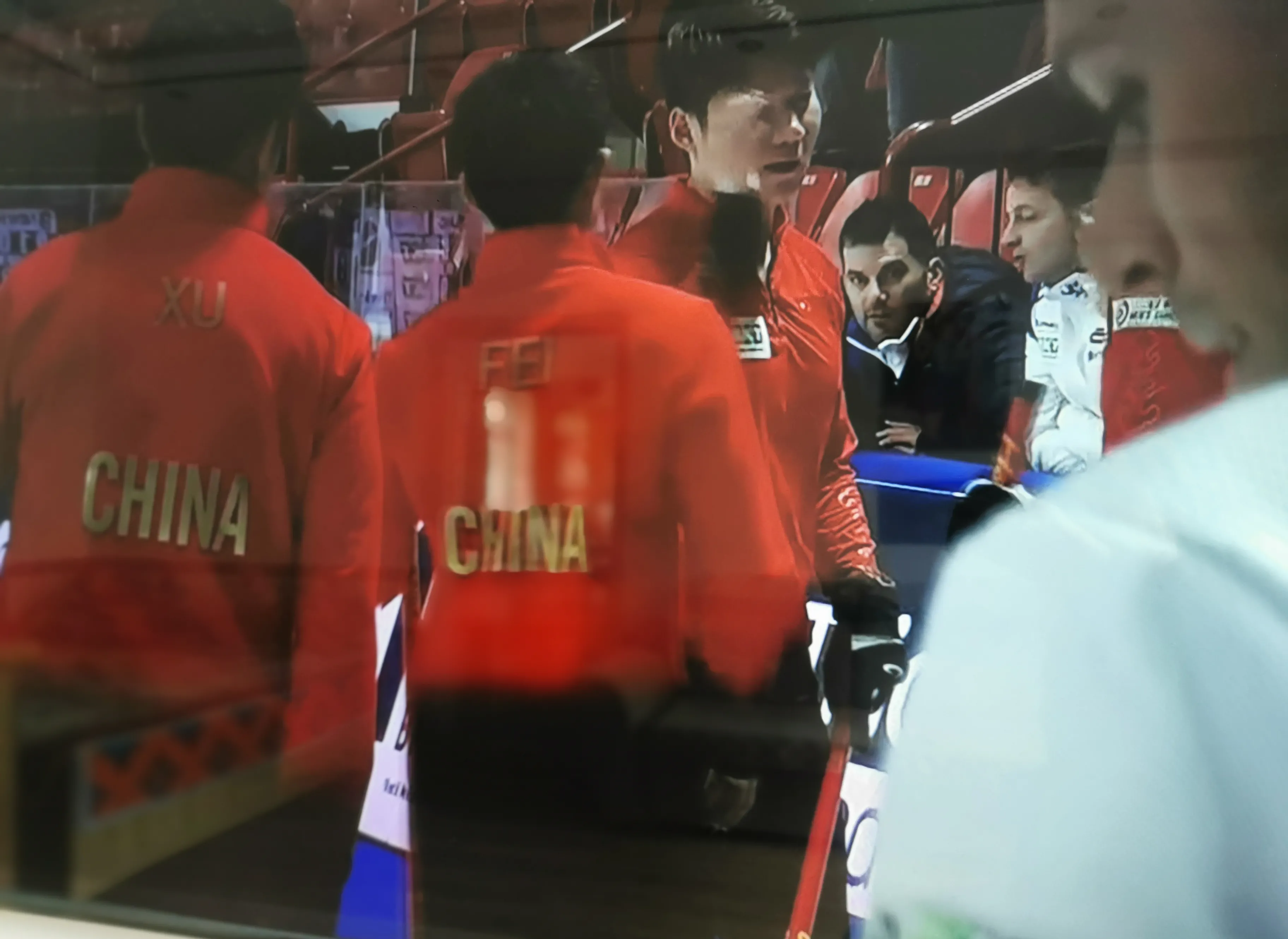 夺冠引发热议！，德布劳内在中国队比赛中爆冷观众掌声雷动(德布劳内比赛视频)