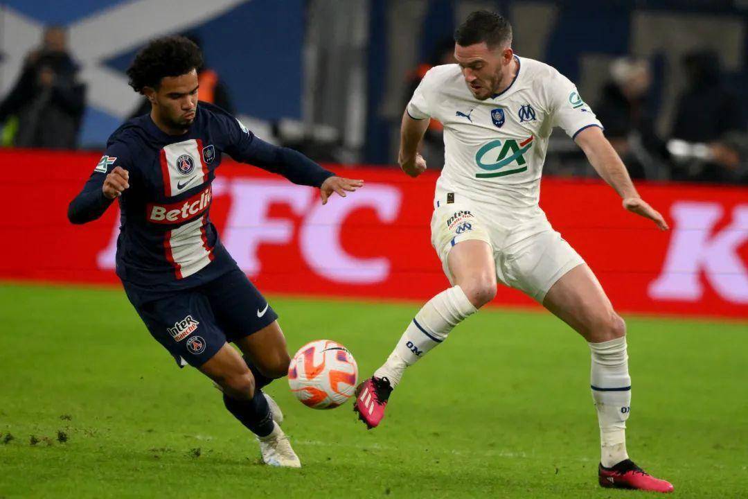 包含赛后法国杯焦点战，皇家社会单刀错失，赛场秩序良好，临场指挥获称赞的词条