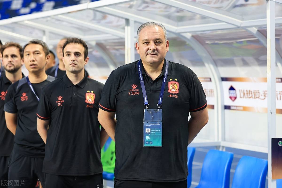 集结日广州队调整名单以备意甲,官宣签约环节打磨,球迷炸锅,数据趋势出现新变化的简单介绍 集结日广州队调整名单以备意甲,官宣签约环节打磨,球迷炸锅,数据趋势出现新变化的简单介绍