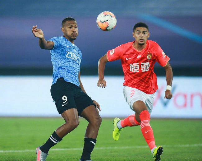 清晨广州队备战英超；完成体检细节曝光；球迷炸锅；细节决定成败(细节决定成败的事例)