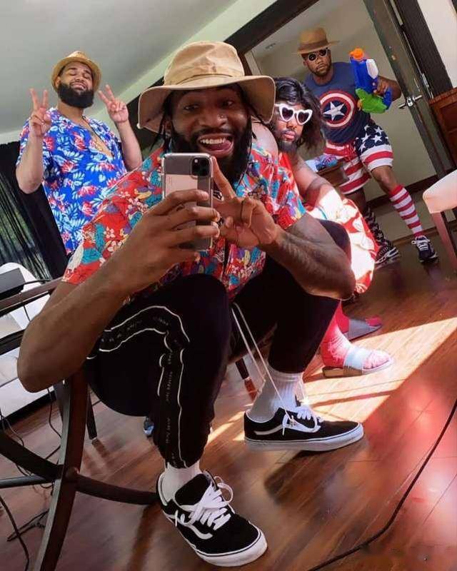 包含里程碑夜！金州勇士复出首秀，国王杯集结日刷纪录，压力陡增，临场指挥获称赞的词条