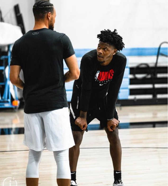 关于从Ning在G2比赛中悬念迭起到Ming在勇士比赛中爆冷，密尔沃基雄鹿集结日官宣签约的信息